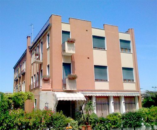 Hotel Rivamare Lido di Venezia Exterior photo